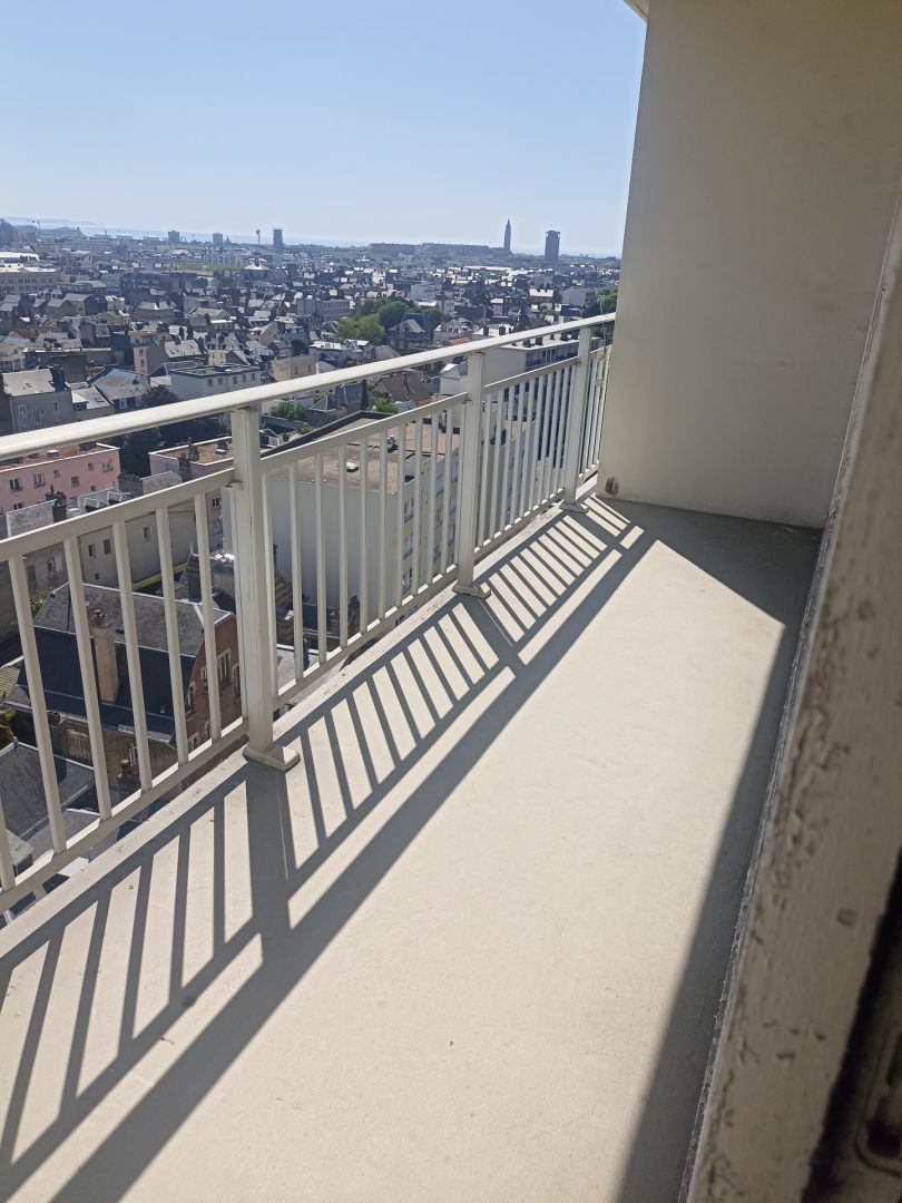 APPARTEMENT A VENDRE AVEC BALCON SUD et GARAGE ! 2